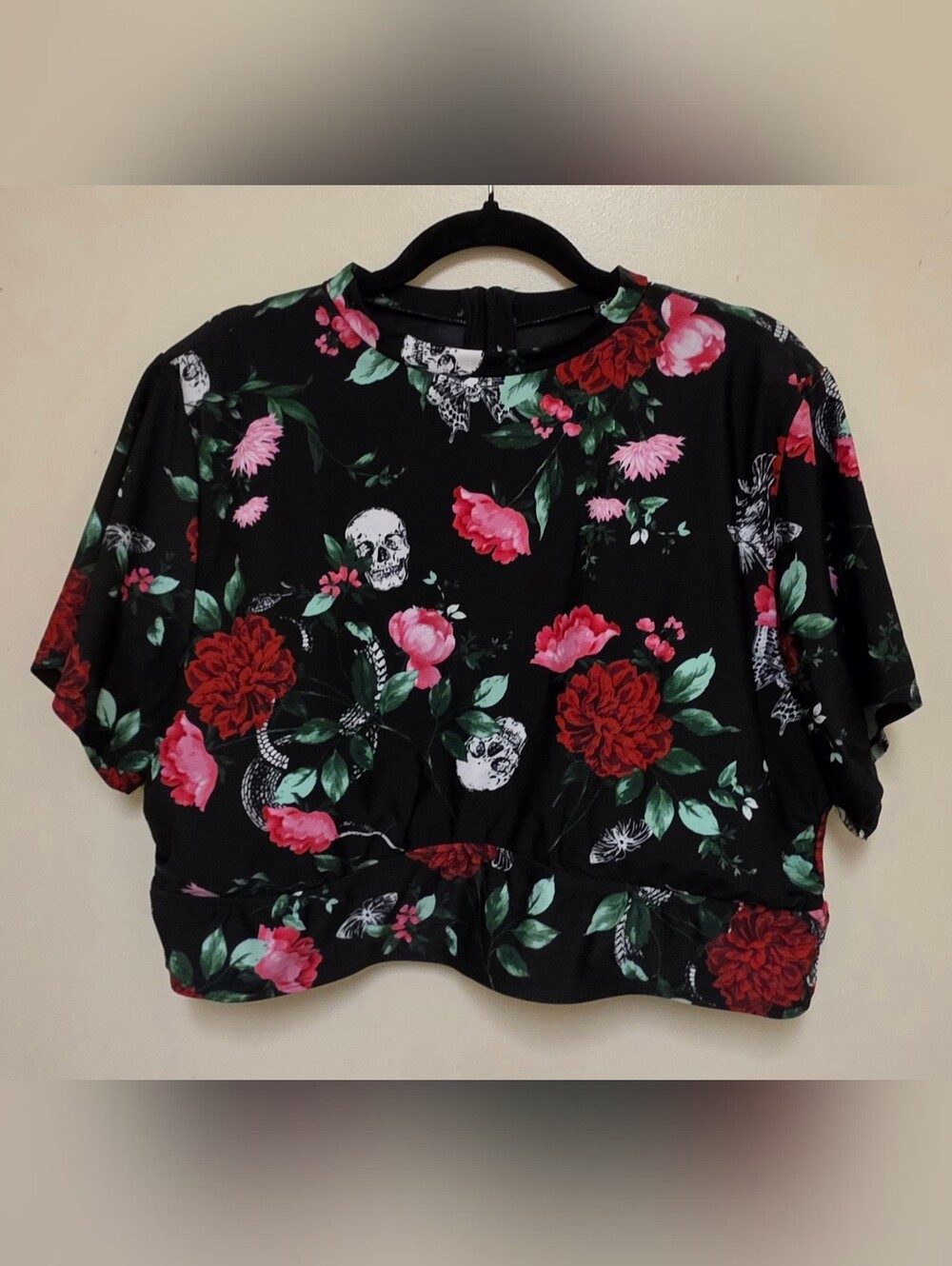 Torrid Active Wireless Cropped Short Sleeve Rashguard Floral Skull Print Size 3x